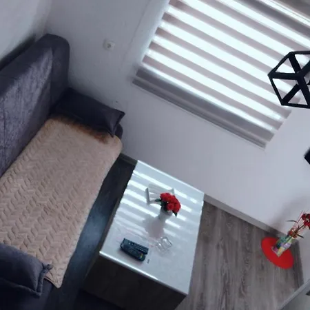 Apartman M&b アパート リヴノ